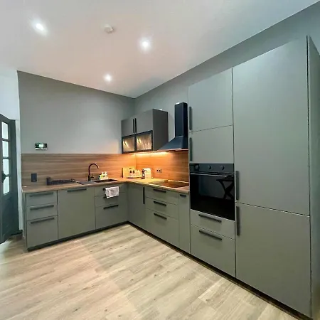 Newly Renovated, Central, Quick Access To Duesseldorf And Cologne *